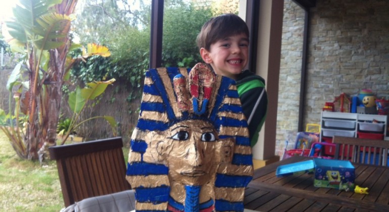 Cómo hacer la máscara de Tutankamón con papel y cartón | Kreakawa